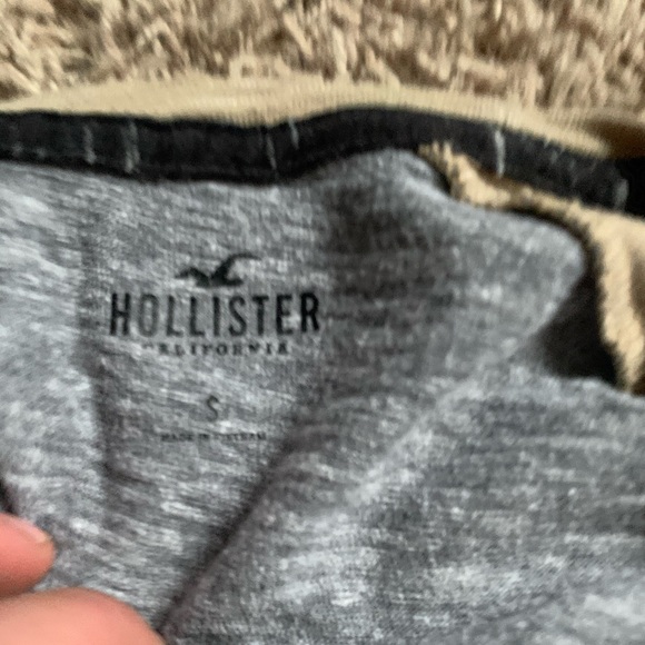 Outgrew both these shirts - Picture 4 of 4